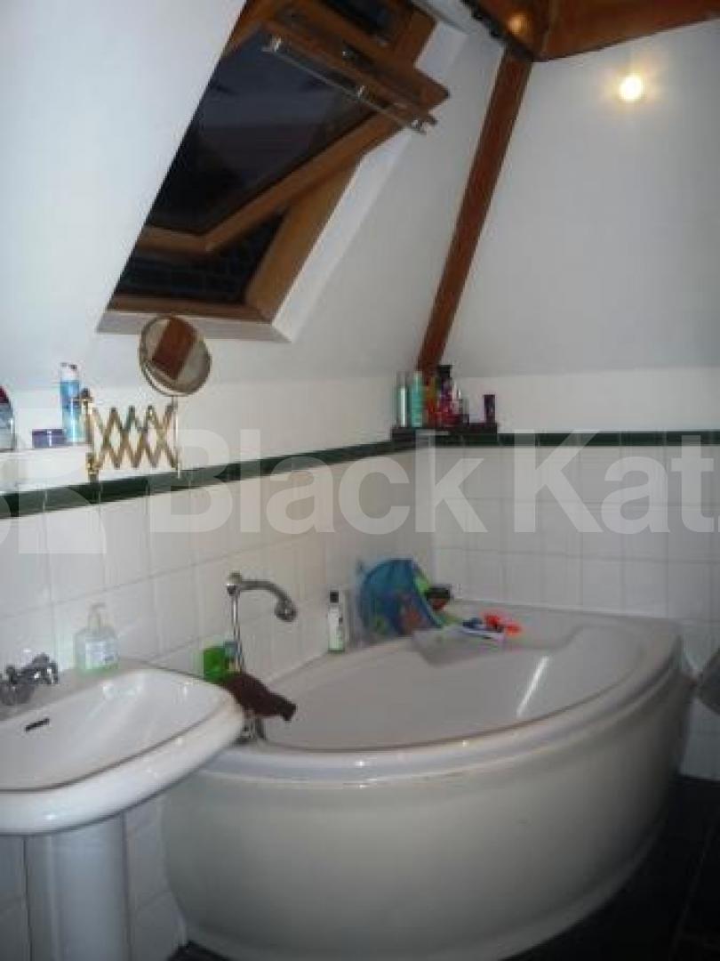 			Stunning, 2 Bedroom, 1 bath, 1 reception Flat			 Park Road, Crouch End