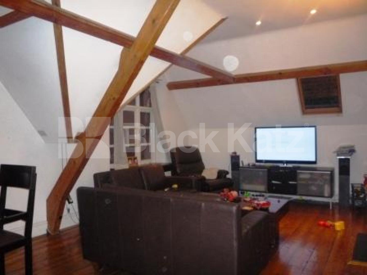 			Stunning, 2 Bedroom, 1 bath, 1 reception Flat			 Park Road, Crouch End
