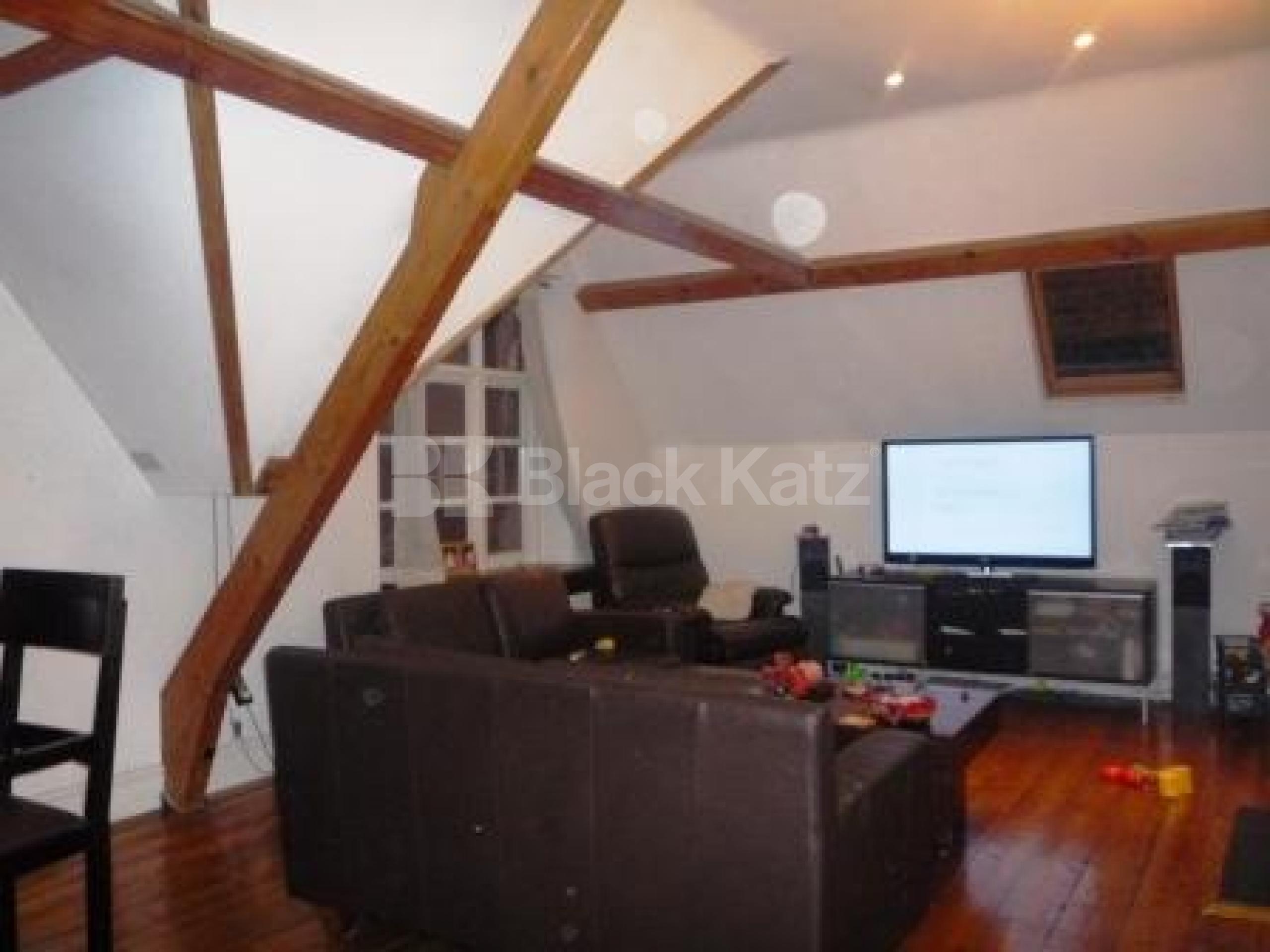 			Stunning, 2 Bedroom, 1 bath, 1 reception Flat			 Park Road, Crouch End N8