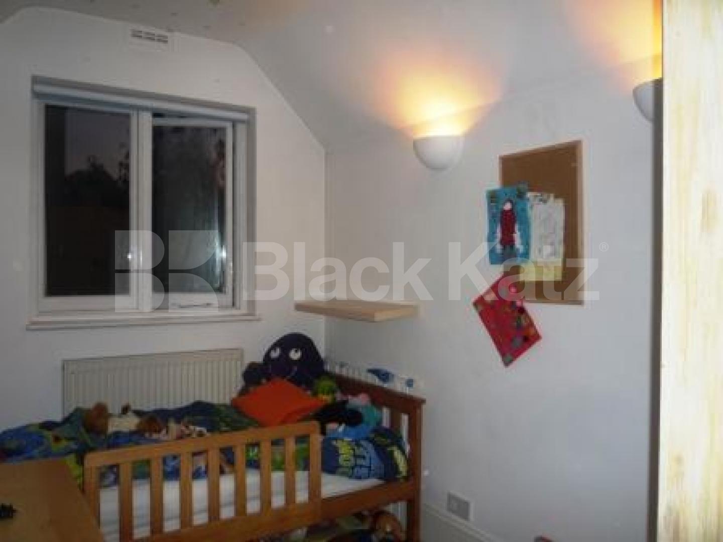 			Stunning, 2 Bedroom, 1 bath, 1 reception Flat			 Park Road, Crouch End