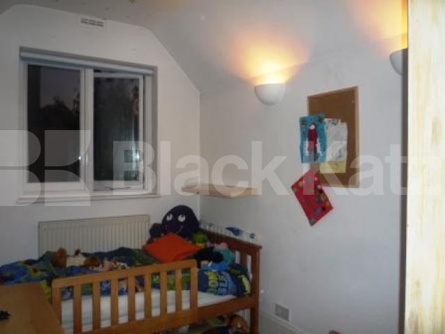 			Stunning, 2 Bedroom, 1 bath, 1 reception Flat			 Park Road, Crouch End