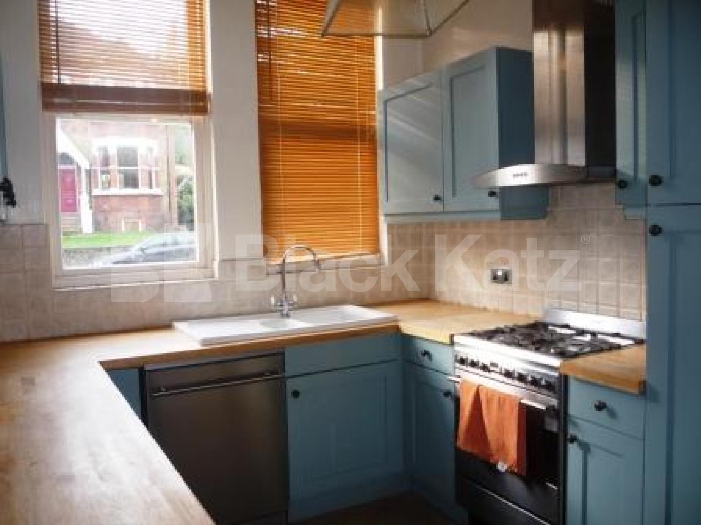 			2 Bedroom, 1 bath, 1 reception Flat			 Christchurch Road, Crouch End