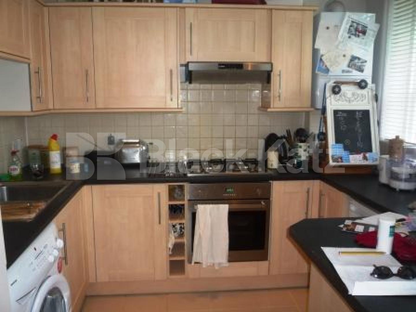 			1 Bedroom, 1 bath, 1 reception Flat			 Weston Park, CROUCH END