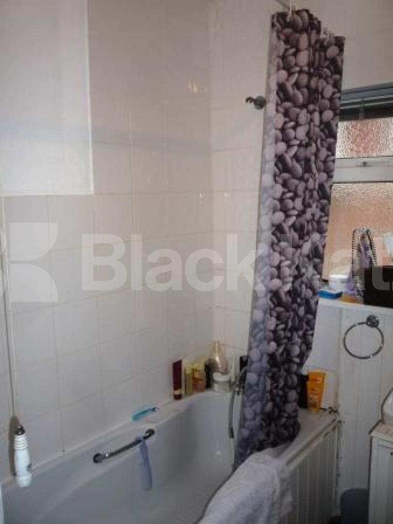 			NEW INSTRUCTION! GREAT LOCATION, Studio Apartment, 1 bath, 1 reception Flat			 Coleridge Road, CROUCH END