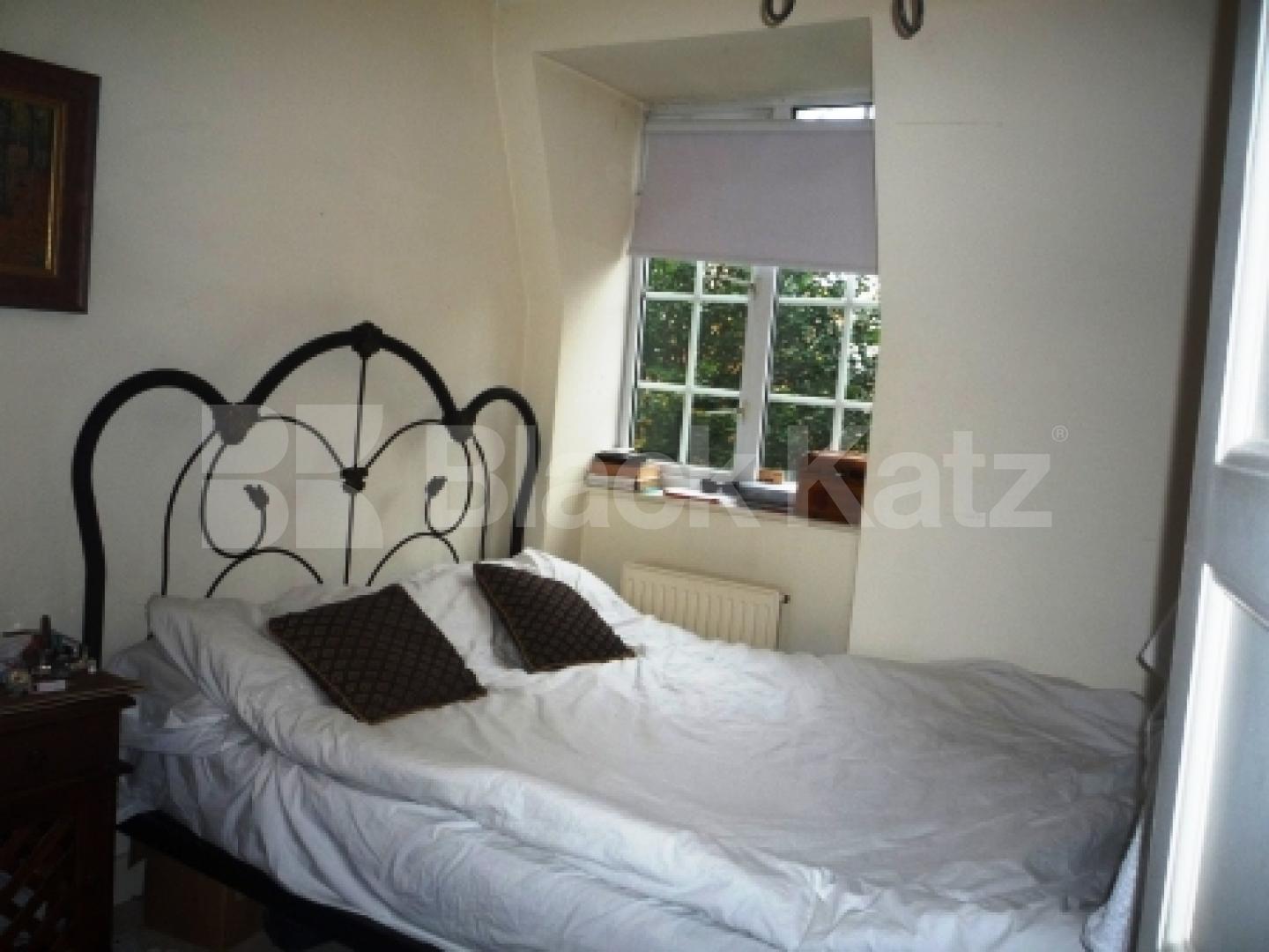 			NEW INSTRUCTION!, 2 Bedroom, 1 bath, 1 reception Flat			 Fortis Green Road, MUSWELL HILL