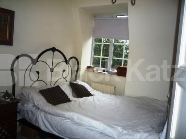 			NEW INSTRUCTION!, 2 Bedroom, 1 bath, 1 reception Flat			 Fortis Green Road, MUSWELL HILL