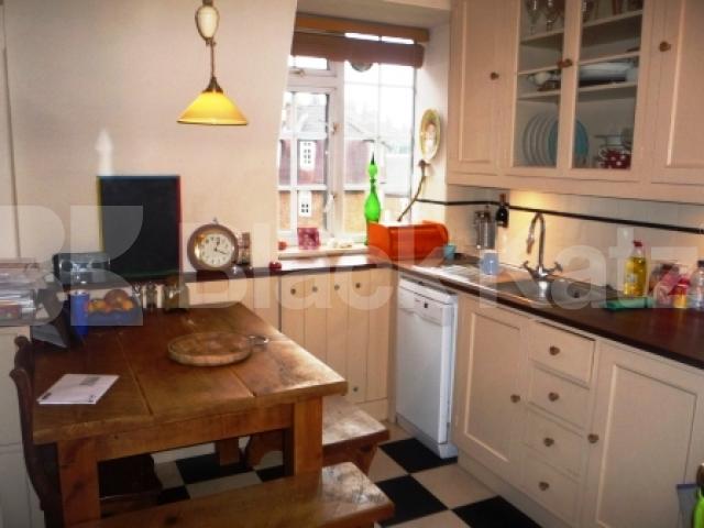 			NEW INSTRUCTION!, 2 Bedroom, 1 bath, 1 reception Flat			 Fortis Green Road, MUSWELL HILL