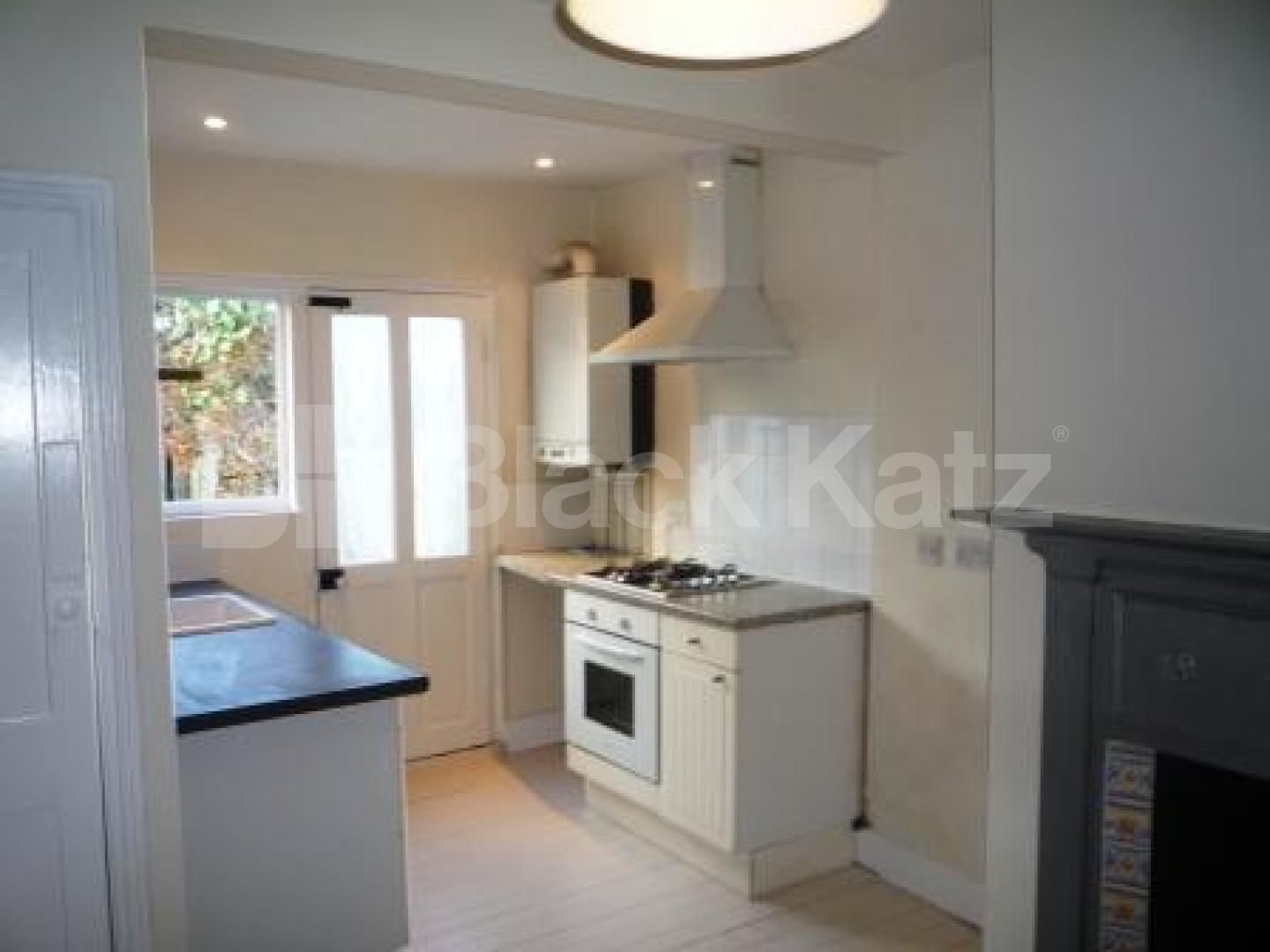 			LET, 2 Bedroom, 1 bath, 1 reception Ground Floor Flat			 Nightingale Lane, CROUCH END