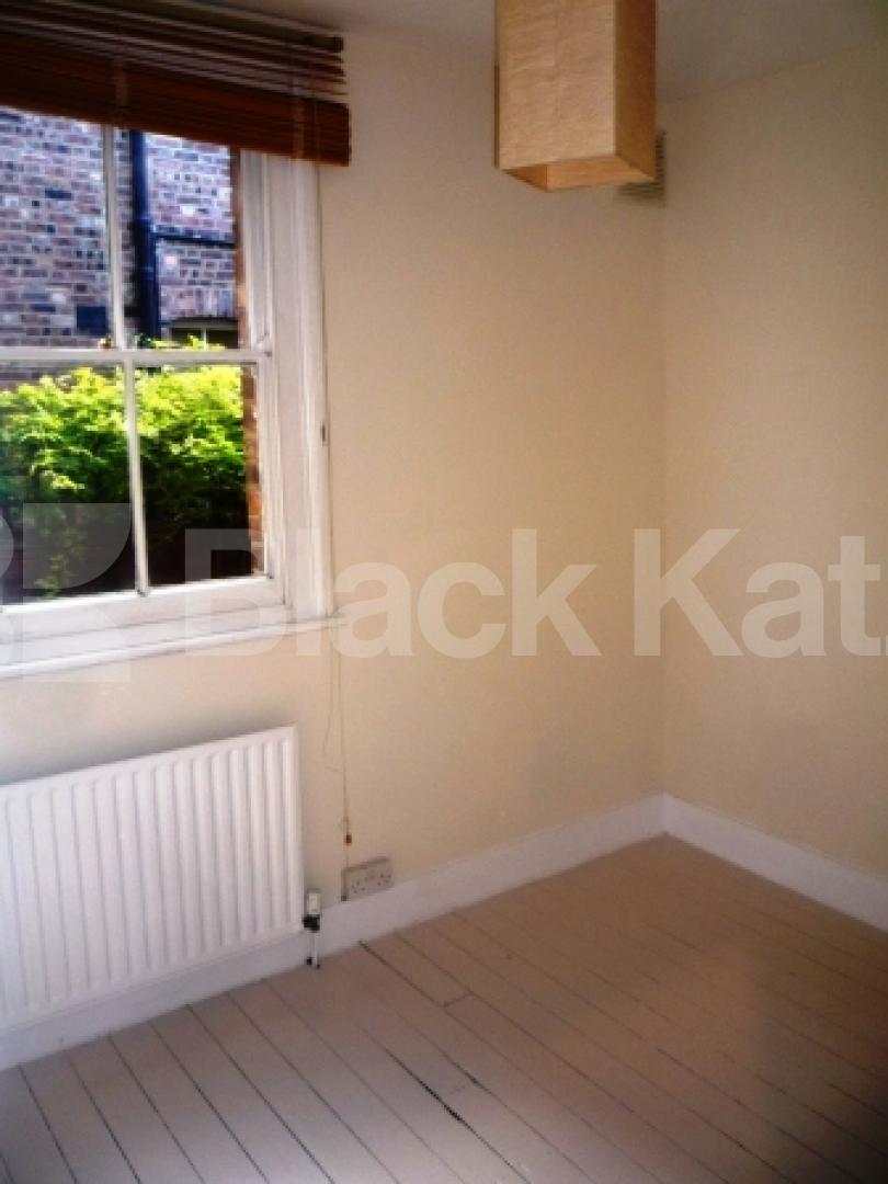 			LET, 2 Bedroom, 1 bath, 1 reception Ground Floor Flat			 Nightingale Lane, CROUCH END
