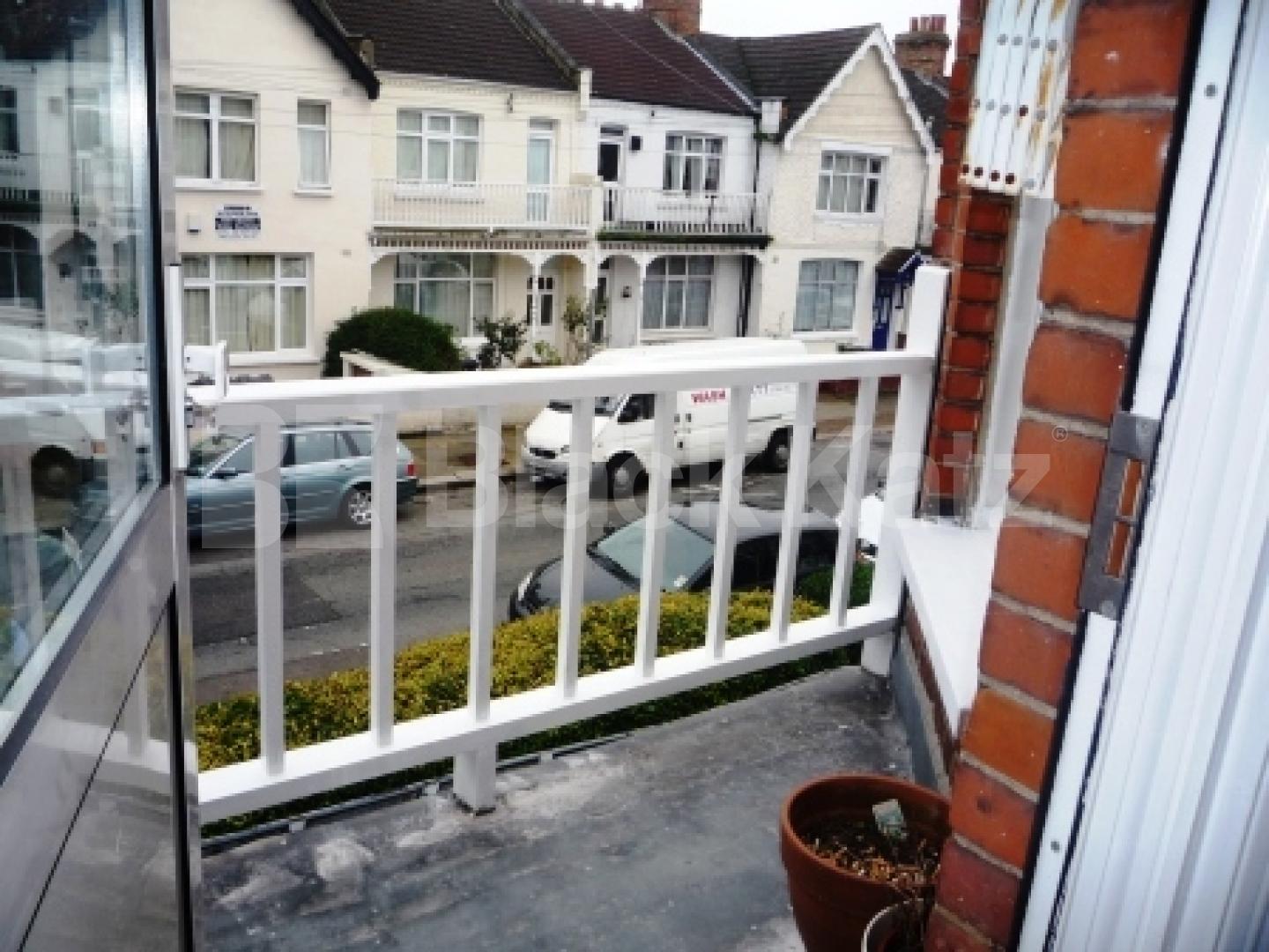 			NEW INSTRUCTION!, 2 Bedroom, 1 bath, 1 reception Flat			 Woodside Road, WOOD GREEN