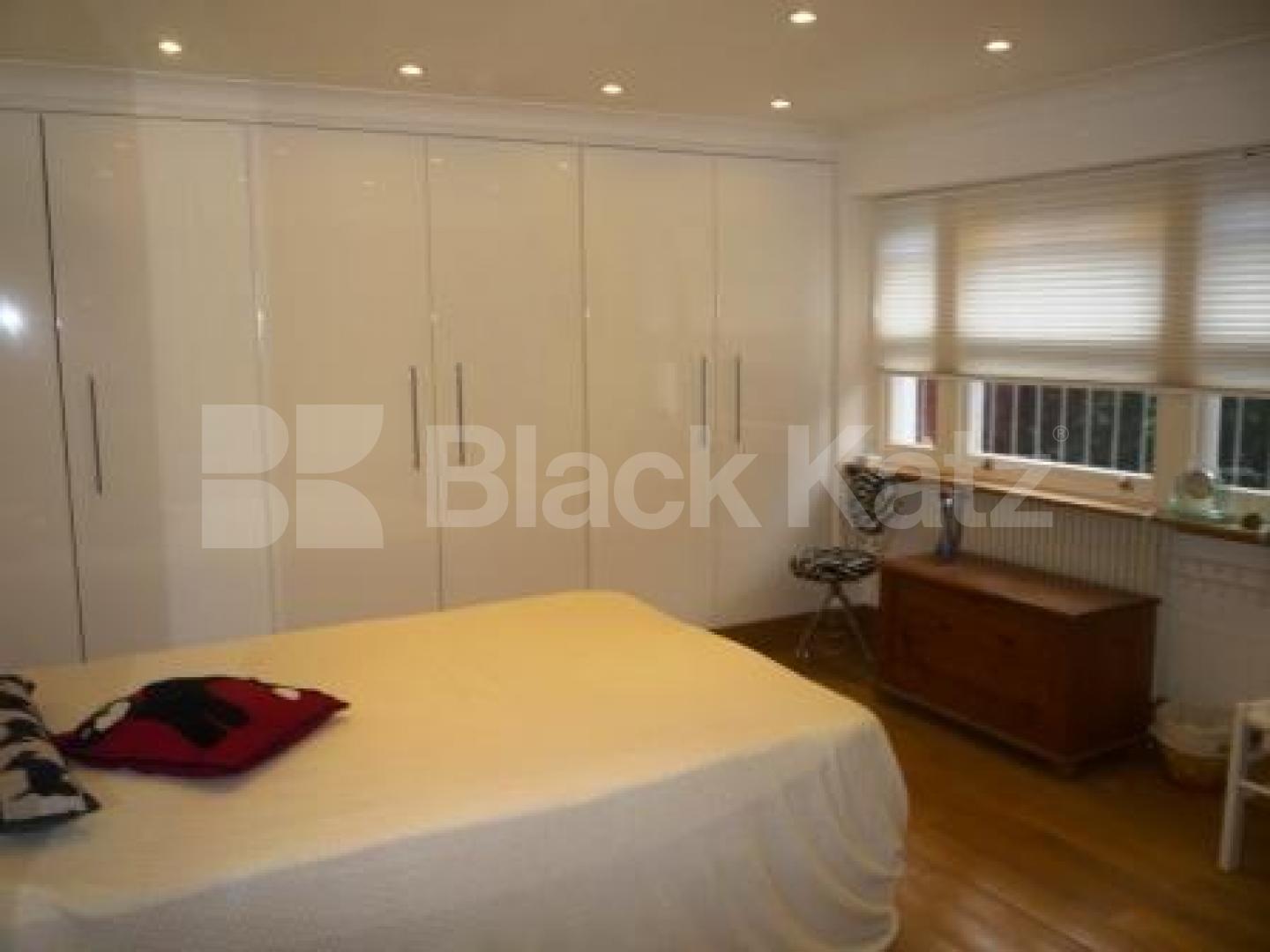 			INCLUSIVE OF ALL BILLS!, Studio Apartment, 1 bath, 1 reception Studio			 Fairfield Road, Crouch End