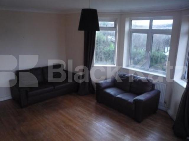 			2 Bedroom, 1 bath, 1 reception Flat			 Montenotte Road, CROUCH END N8