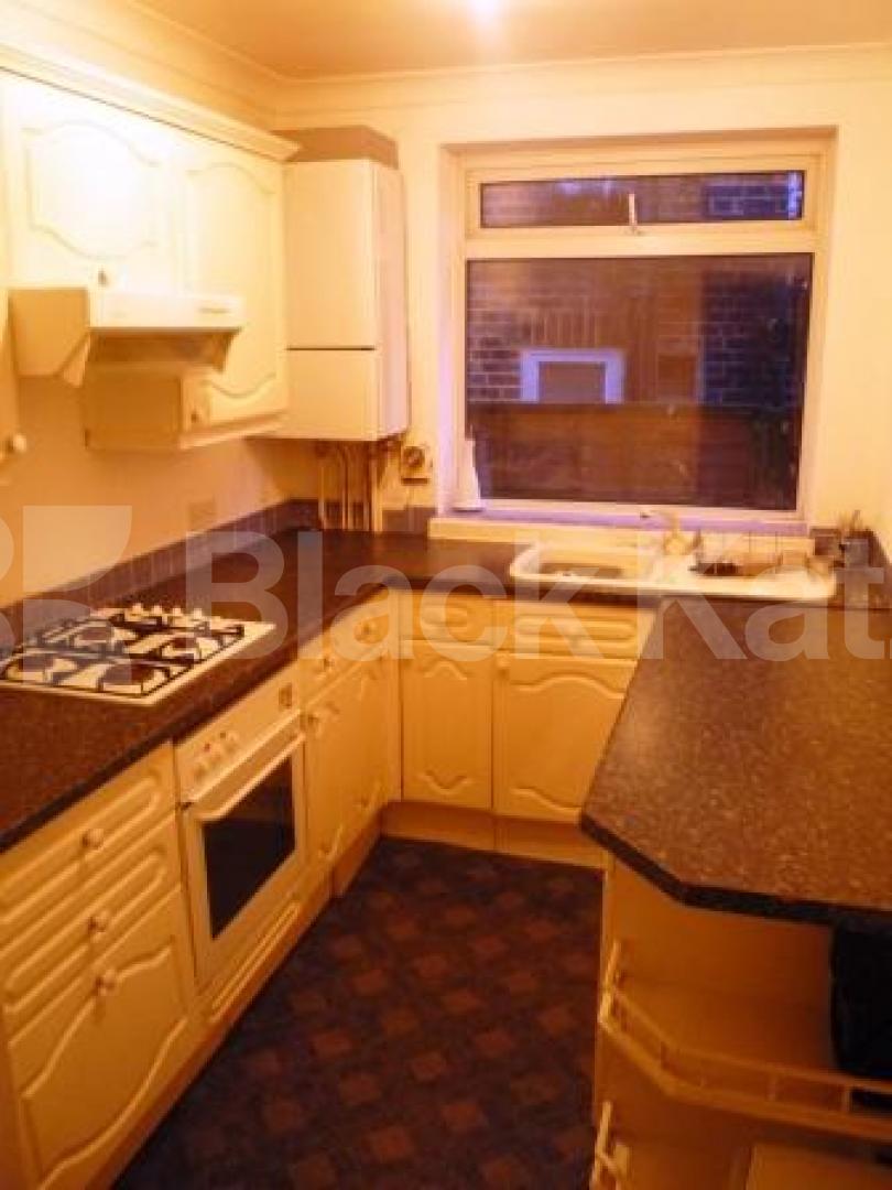 			2 Bedroom, 1 bath, 1 reception Flat			 Montenotte Road, CROUCH END N8