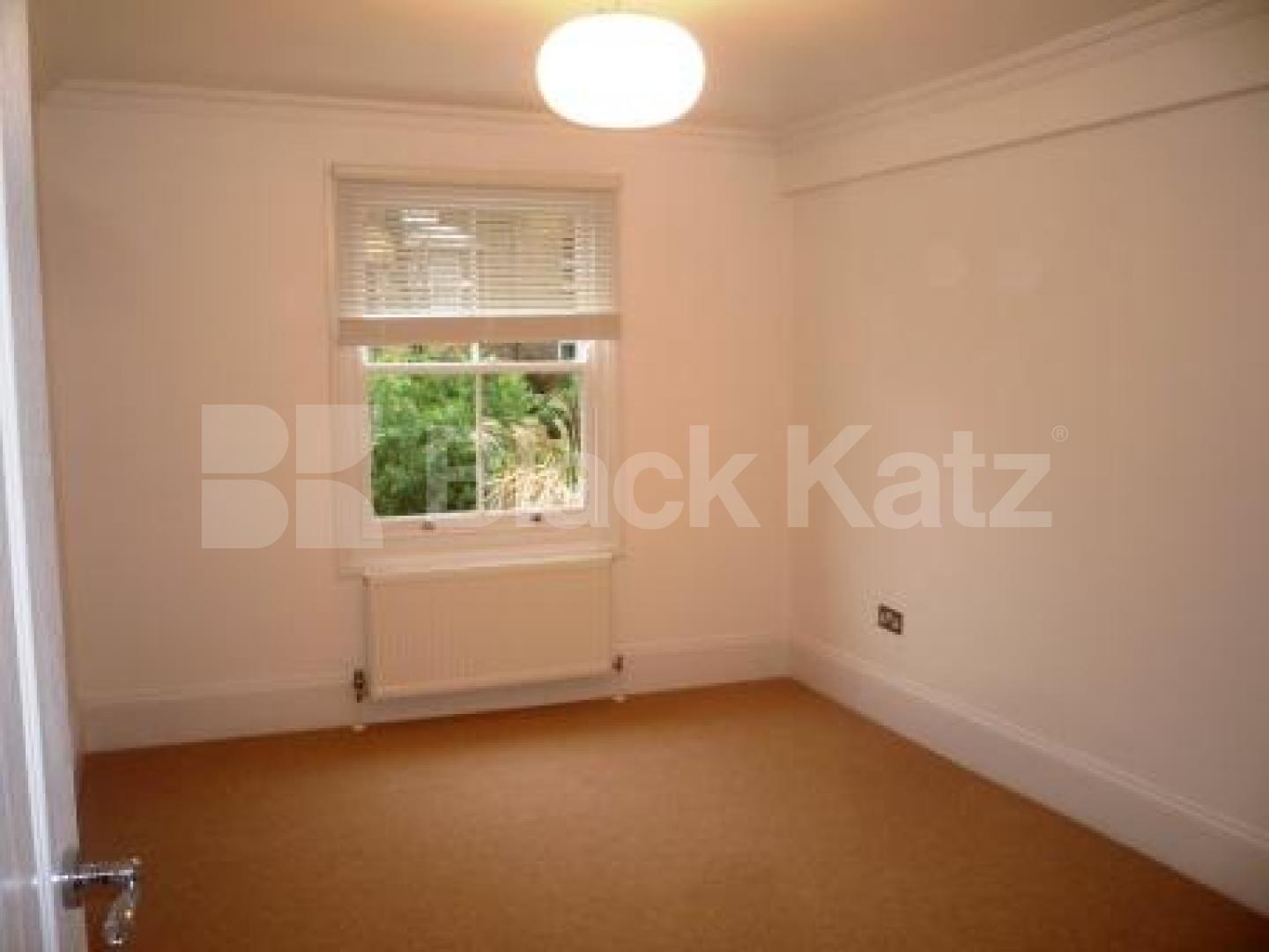 			A Must See Property !, 2 Bedroom, 1 bath, 1 reception Flat			 Glebe Road, CROUCH END