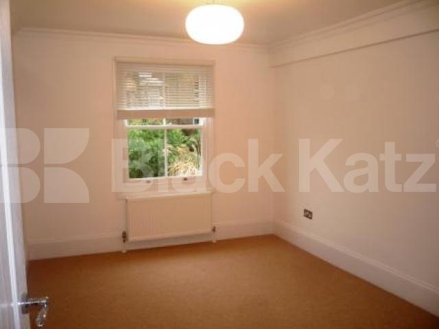 			A Must See Property !, 2 Bedroom, 1 bath, 1 reception Flat			 Glebe Road, CROUCH END