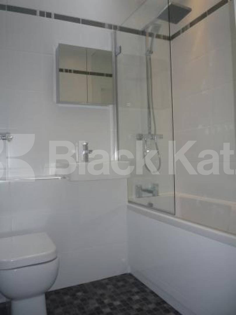 2 Bedroom, 1 bath, 1 reception Flat			 Glebe Road, CROUCH END