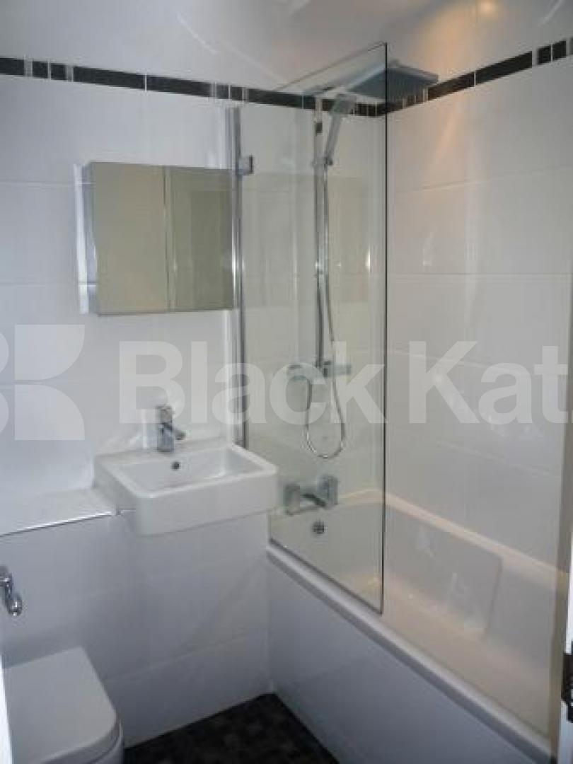 			A Must See Property !, 2 Bedroom, 1 bath, 1 reception Flat			 Glebe Road, CROUCH END