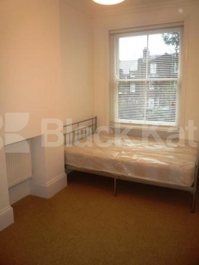 			A Must See Property !, 2 Bedroom, 1 bath, 1 reception Flat			 Glebe Road, CROUCH END