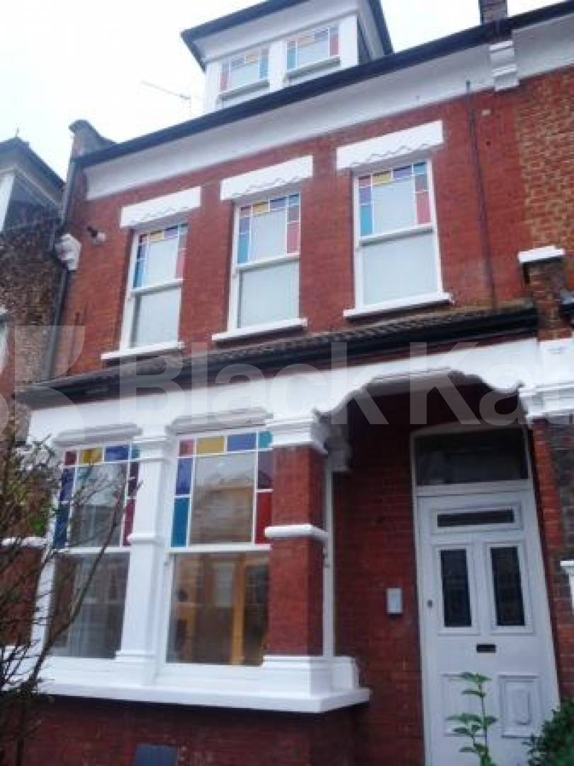 2 Bedroom, 1 bath, 1 reception Flat			 Glebe Road, CROUCH END