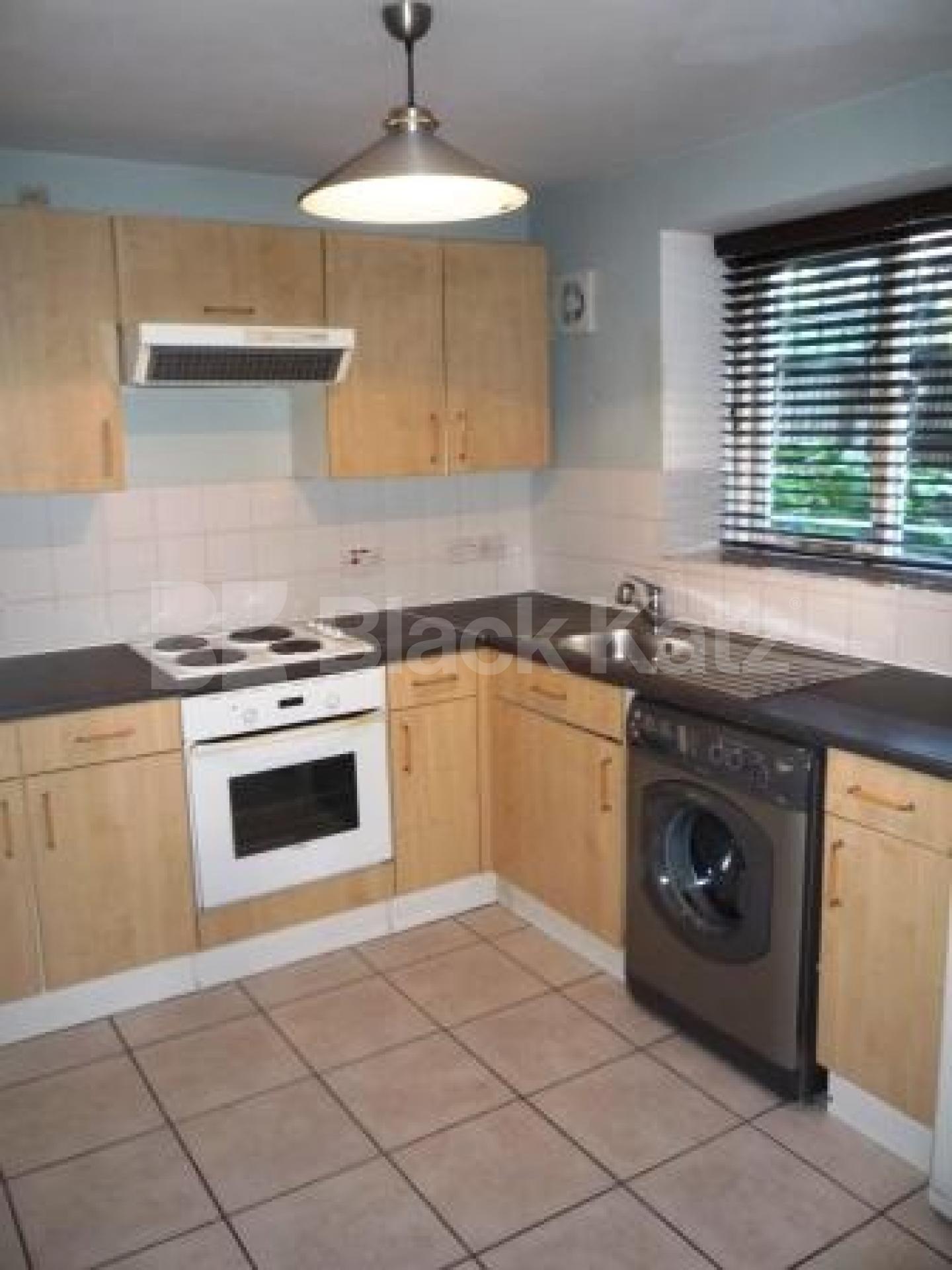 			LET, 2 Bedroom, 1 bath, 1 reception Ground Floor Flat			 Hillfield Avenue, CROUCH END N8