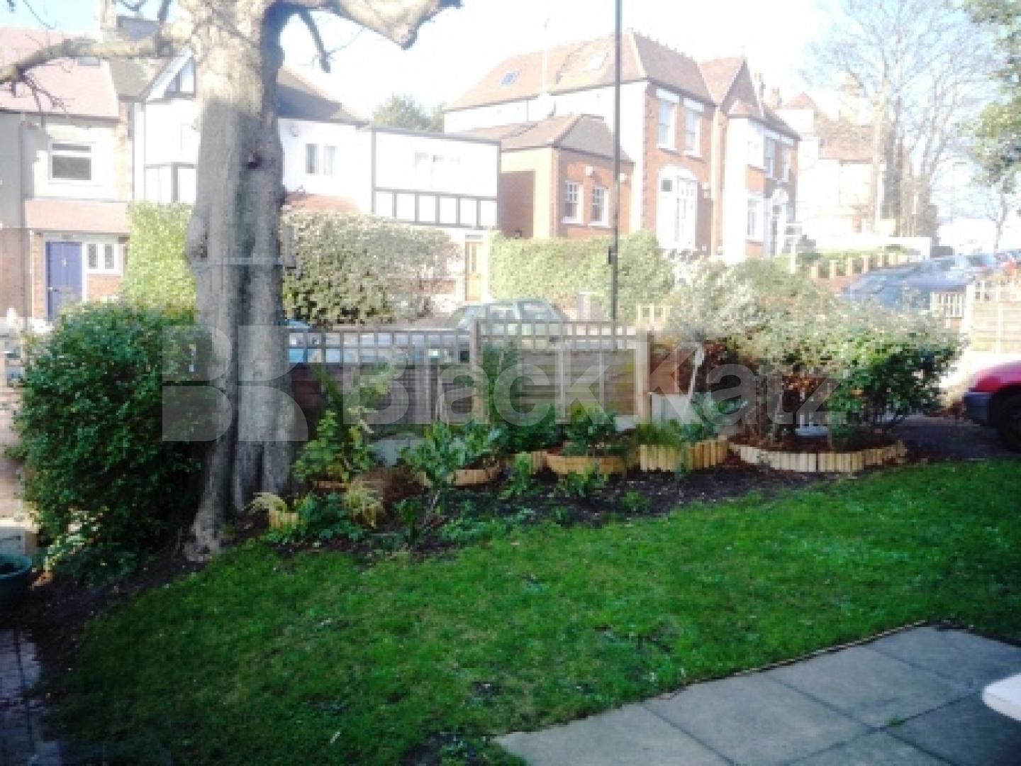 			LET, 2 Bedroom, 1 bath, 1 reception Ground Floor Flat			 Hillfield Avenue, CROUCH END