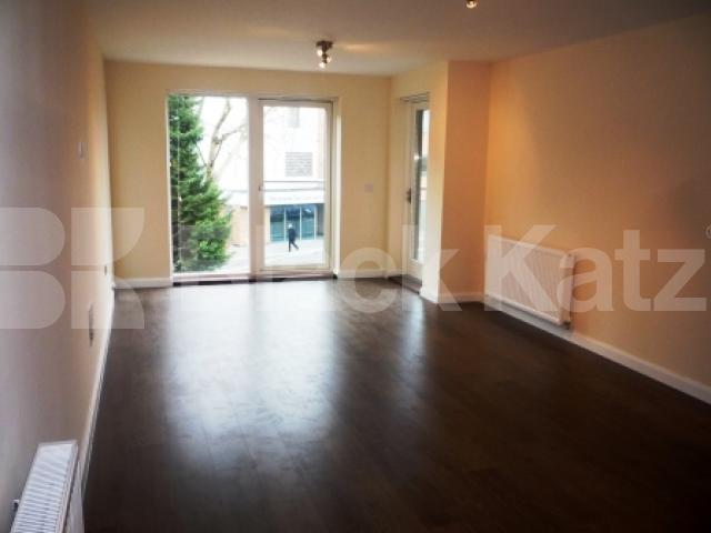 			LET, 2 Bedroom, 1 bath, 1 reception Serviced Apartments			 Park Road, CROUCH END