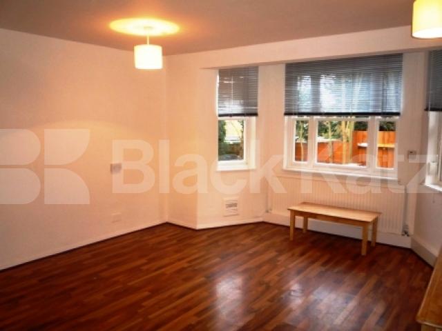 			3 Bedroom, 1 bath, 1 reception Ground Floor Flat			 Waverley Road, CROUCH END