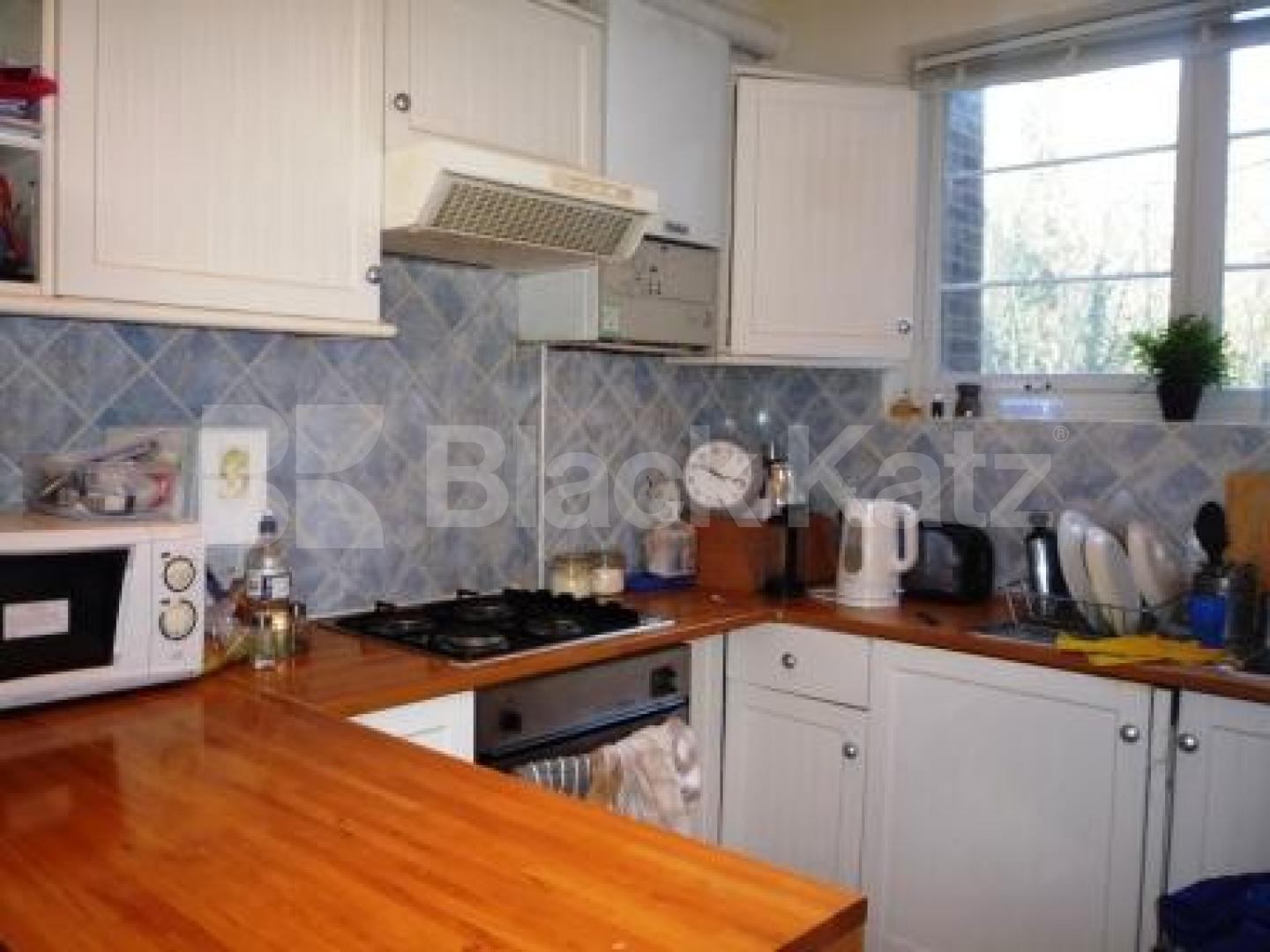 			2 Bedroom, 1 bath, 1 reception Flat			 Risborough Close, MUSWELL HILL N10