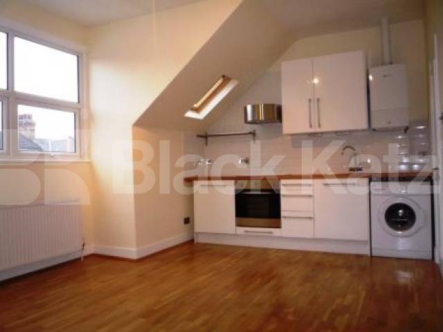 			LET, 1 Bedroom, 1 bath, 1 reception Flat			 Ferrestone Road, CROUCH END