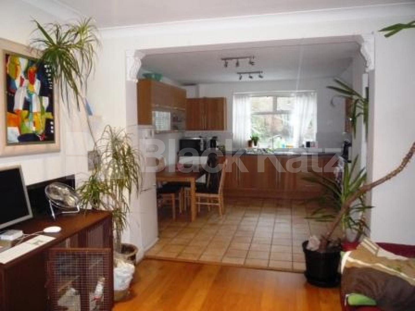 			PRIVATE GARDEN , 2 Bedroom, 1 bath, 1 reception Ground Floor Flat			 Priory Road, CROUCH END