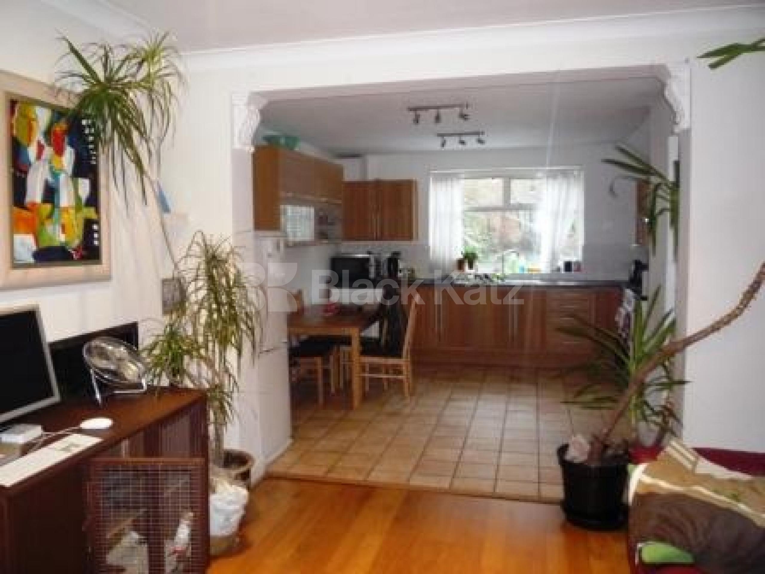 			PRIVATE GARDEN , 2 Bedroom, 1 bath, 1 reception Ground Floor Flat			 Priory Road, CROUCH END N8