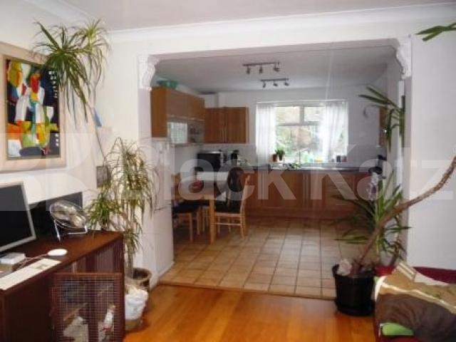 			PRIVATE GARDEN , 2 Bedroom, 1 bath, 1 reception Ground Floor Flat			 Priory Road, CROUCH END