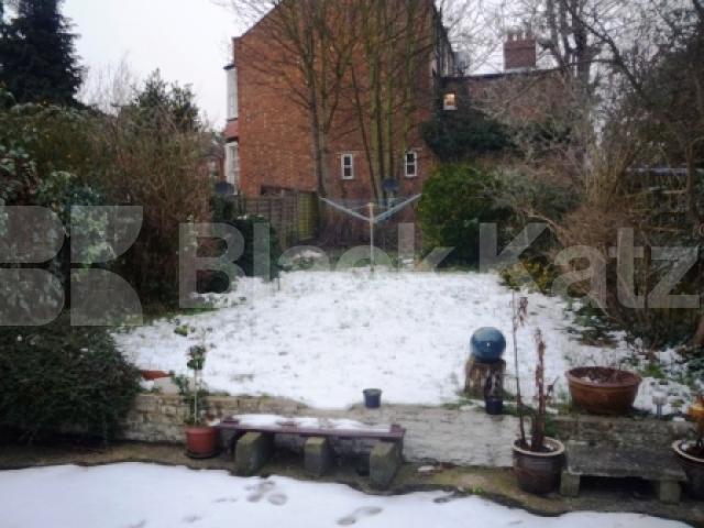 			PRIVATE GARDEN , 2 Bedroom, 1 bath, 1 reception Ground Floor Flat			 Priory Road, CROUCH END