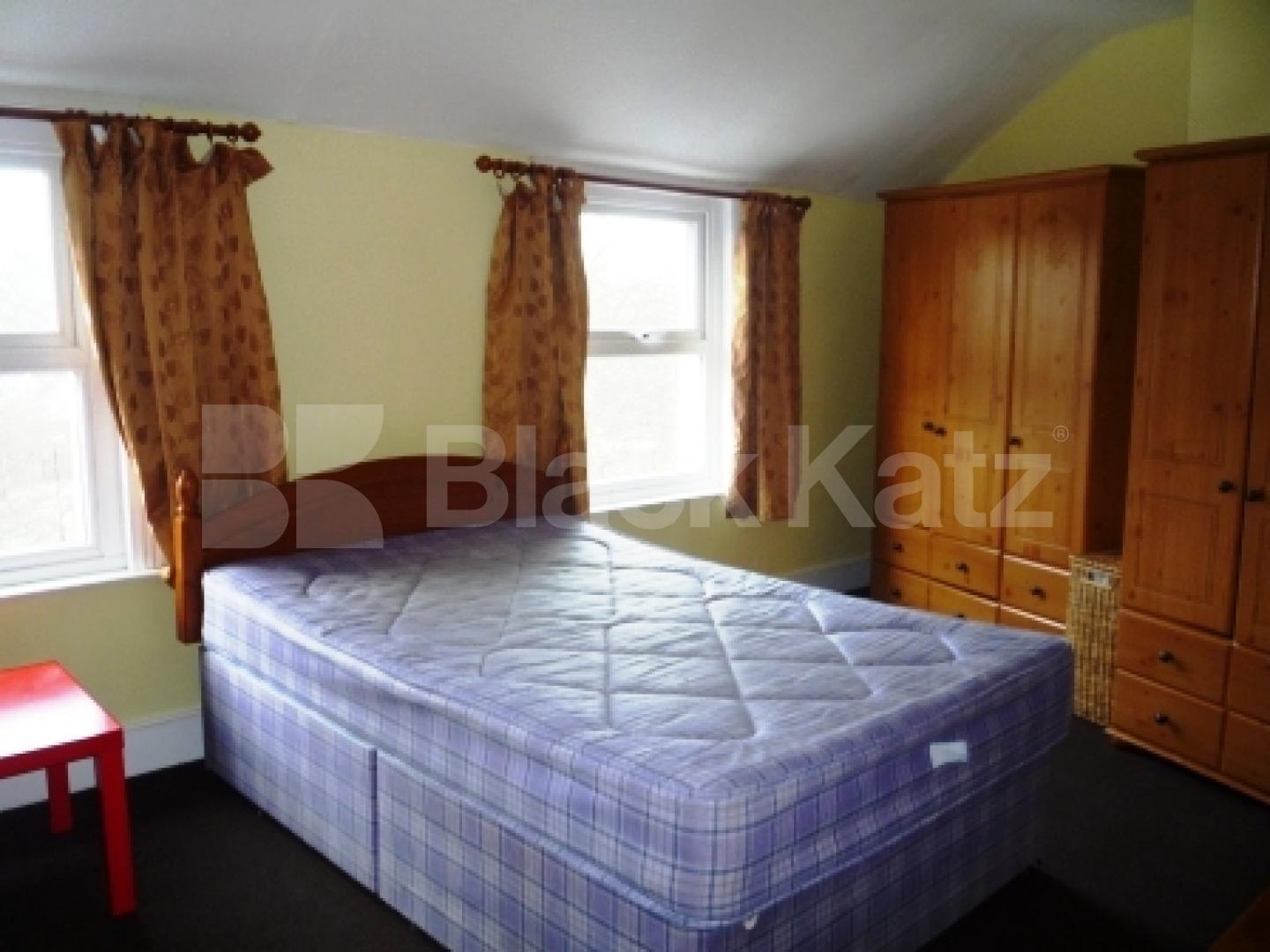 			ONLY 1 MONTH'S DEPOSIT, INSTEAD OF 6 WEEKS SAVING YOU £516!, 2 Bedroom, 1 bath, 1 reception Flat			 Church Lane, CROUCH END