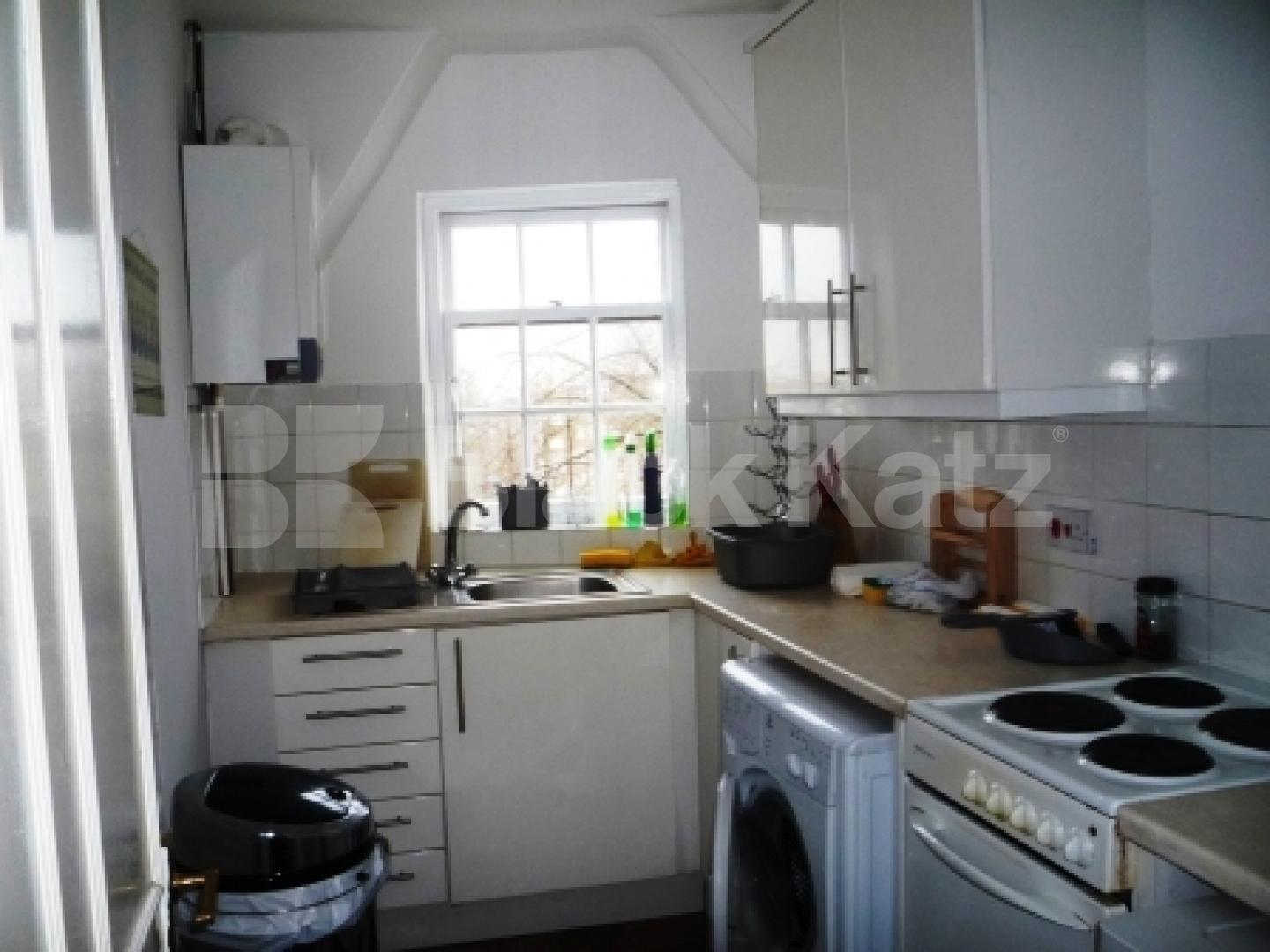 			ONLY 1 MONTH'S DEPOSIT, INSTEAD OF 6 WEEKS SAVING YOU £516!, 2 Bedroom, 1 bath, 1 reception Flat			 Church Lane, CROUCH END