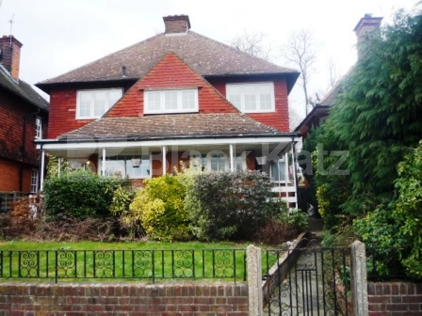 			2 Bedroom, 1 bath, 1 reception Ground Floor Flat			 Springfield Avenue, MUSWELL HILL