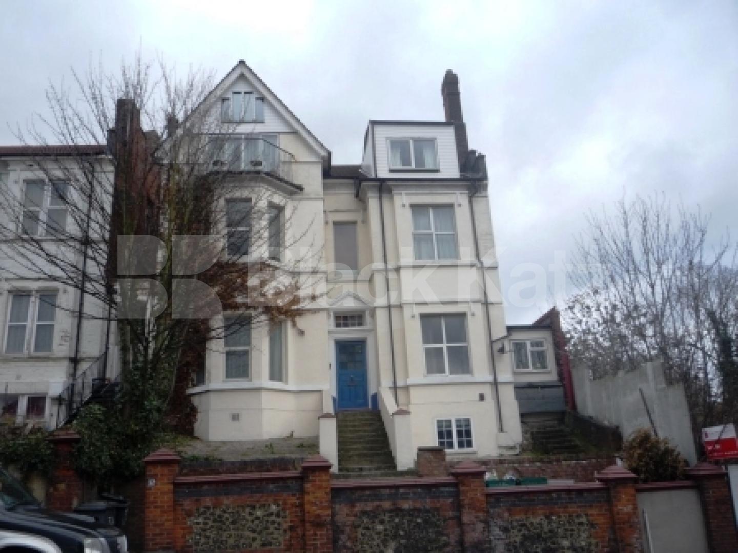 			Seconds from Muswell Hill Broadway!, Studio Apartment, 1 bath, 1 reception Flat			 Muswell Hill, MUSWELL HILL