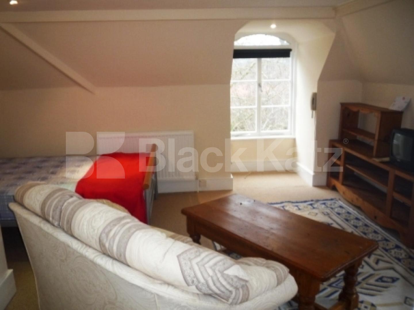 			ONLY 1 MONTH'S DEPOSIT, INSTEAD OF 6 WEEKS, SAVING YOU £333!, Studio Apartment, 1 bath, 1 reception Studio			 Middle Lane, CROUCH END