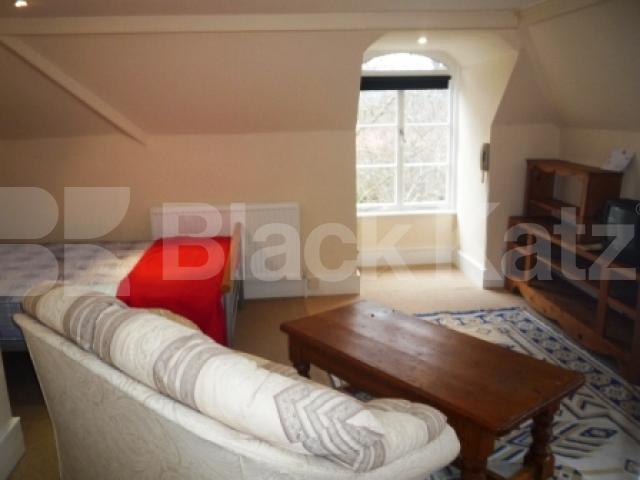 			ONLY 1 MONTH'S DEPOSIT, INSTEAD OF 6 WEEKS, SAVING YOU £333!, Studio Apartment, 1 bath, 1 reception Studio			 Middle Lane, CROUCH END