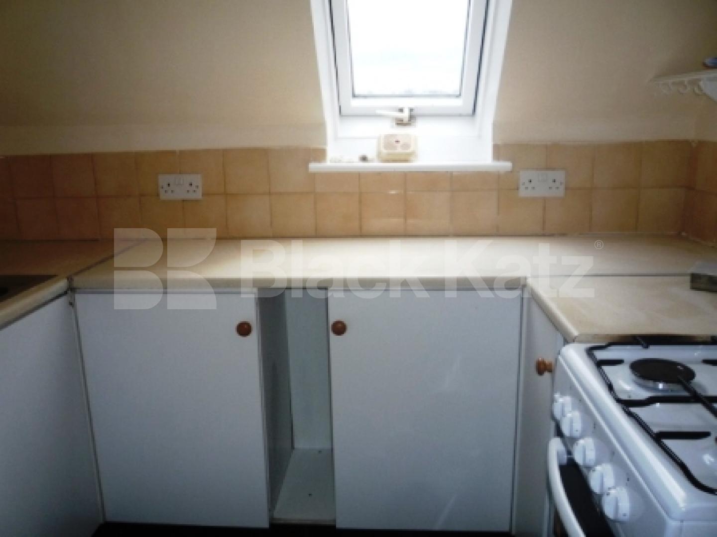 			ONLY 1 MONTH'S DEPOSIT, INSTEAD OF 6 WEEKS, SAVING YOU £333!, Studio Apartment, 1 bath, 1 reception Studio			 Middle Lane, CROUCH END