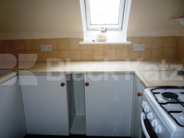 			ONLY 1 MONTH'S DEPOSIT, INSTEAD OF 6 WEEKS, SAVING YOU £333!, Studio Apartment, 1 bath, 1 reception Studio			 Middle Lane, CROUCH END