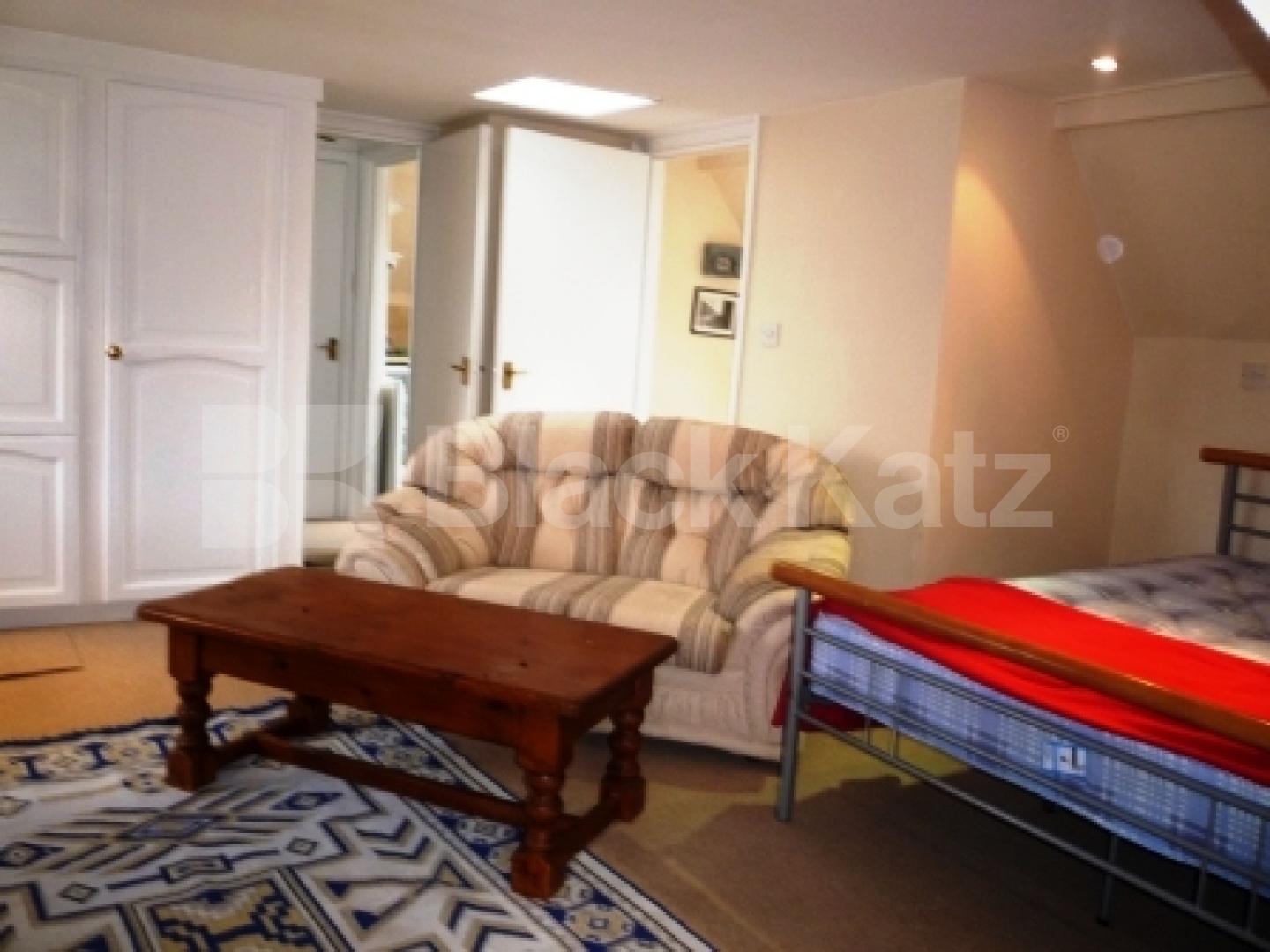 			ONLY 1 MONTH'S DEPOSIT, INSTEAD OF 6 WEEKS, SAVING YOU £333!, Studio Apartment, 1 bath, 1 reception Studio			 Middle Lane, CROUCH END