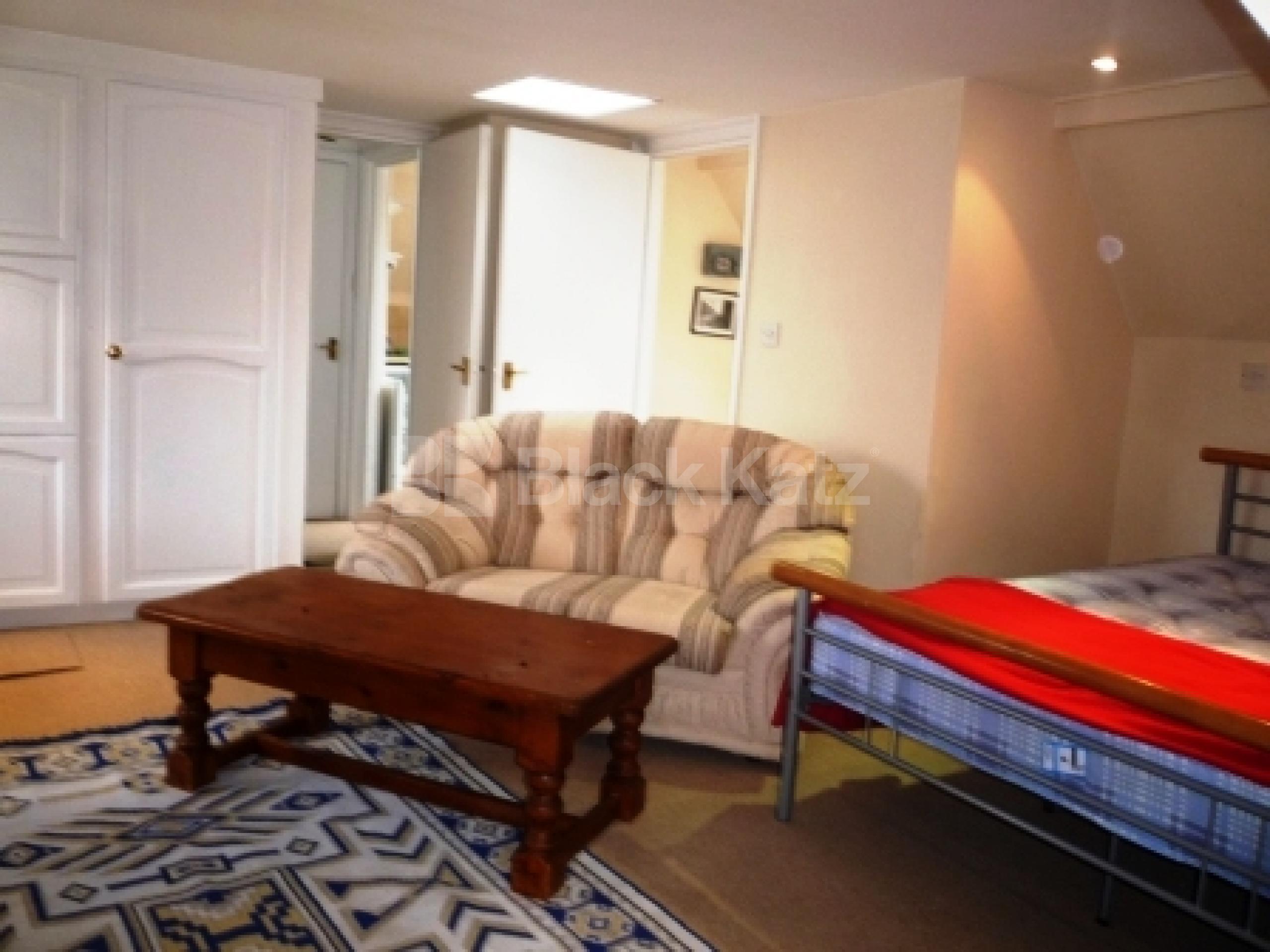 			ONLY 1 MONTH'S DEPOSIT, INSTEAD OF 6 WEEKS, SAVING YOU £333!, Studio Apartment, 1 bath, 1 reception Studio			 Middle Lane, CROUCH END N8