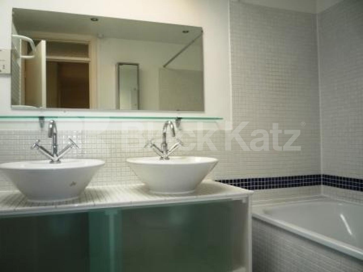 			3 Bedroom, 1 bath, 1 reception House			 Muswell Avenue, MUSWELL HILL