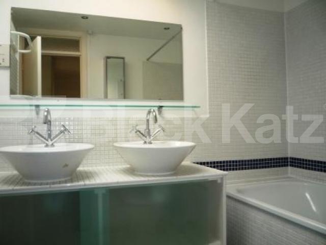 			3 Bedroom, 1 bath, 1 reception House			 Muswell Avenue, MUSWELL HILL