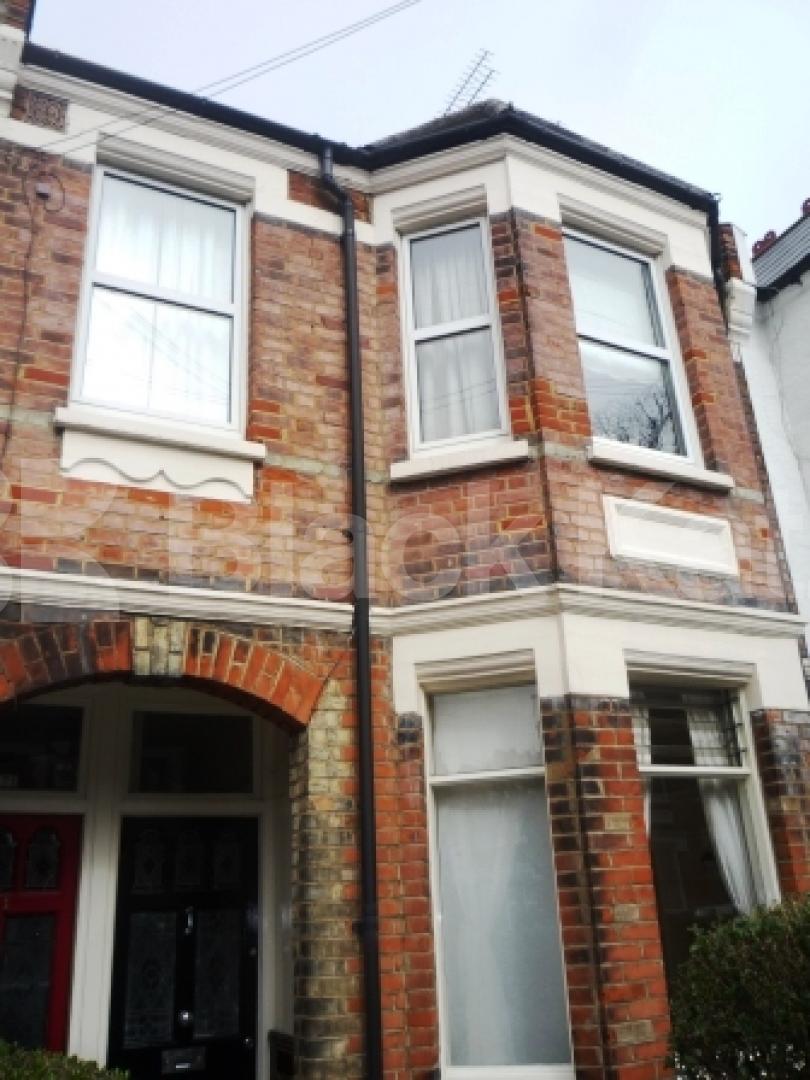 			2 Bedroom, 1 bath, 1 reception Ground Floor Flat			 Lyndhurst Road, Wood Green
