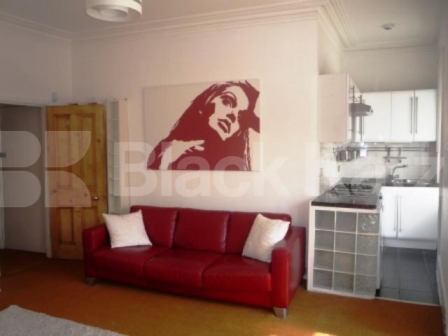 			NEW INSTRUCTION!, 2 Bedroom, 1 bath, 1 reception Flat			 Weston Park, CROUCH END