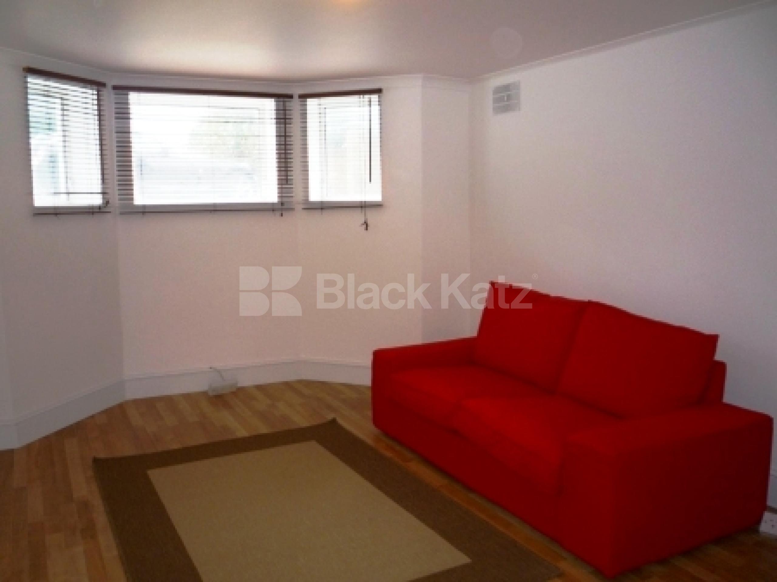 			SHORT LET!, 2 Bedroom, 1 bath, 1 reception Flat			 Colney Hatch Lane, MUSWELL HILL N10