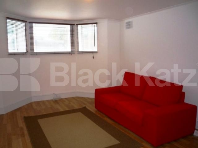 			SHORT LET!, 2 Bedroom, 1 bath, 1 reception Flat			 Colney Hatch Lane, MUSWELL HILL