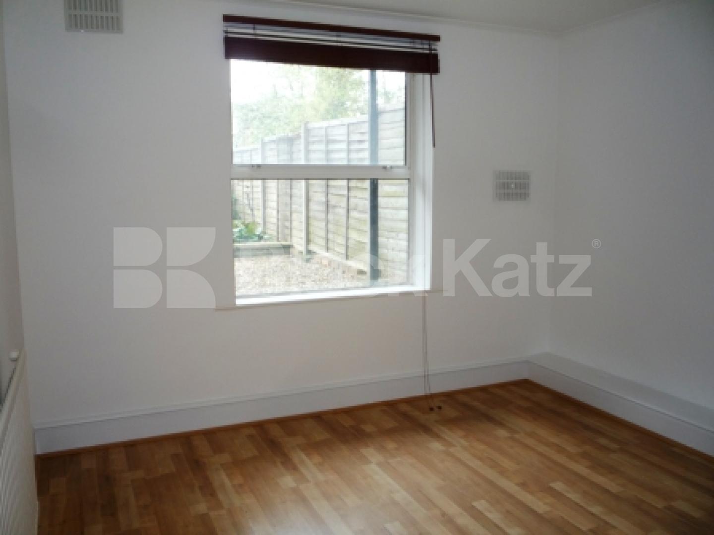 			SHORT LET!, 2 Bedroom, 1 bath, 1 reception Flat			 Colney Hatch Lane, MUSWELL HILL